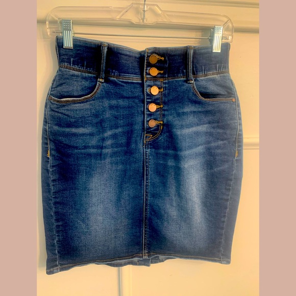 **SOLD** Apt. 9 Jean skirt. Comfort waistband. - Picture 1 of 3